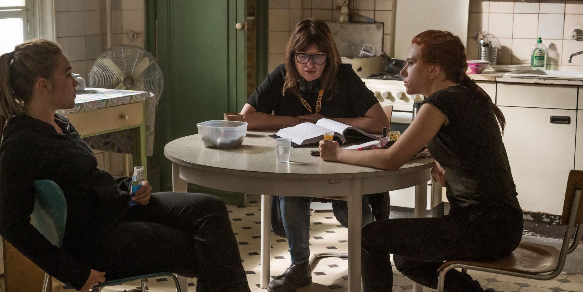 312018f73ce2690926bc3b0033f1efbb florence pugh cate shortland and scarlett johansson on the set of black widow