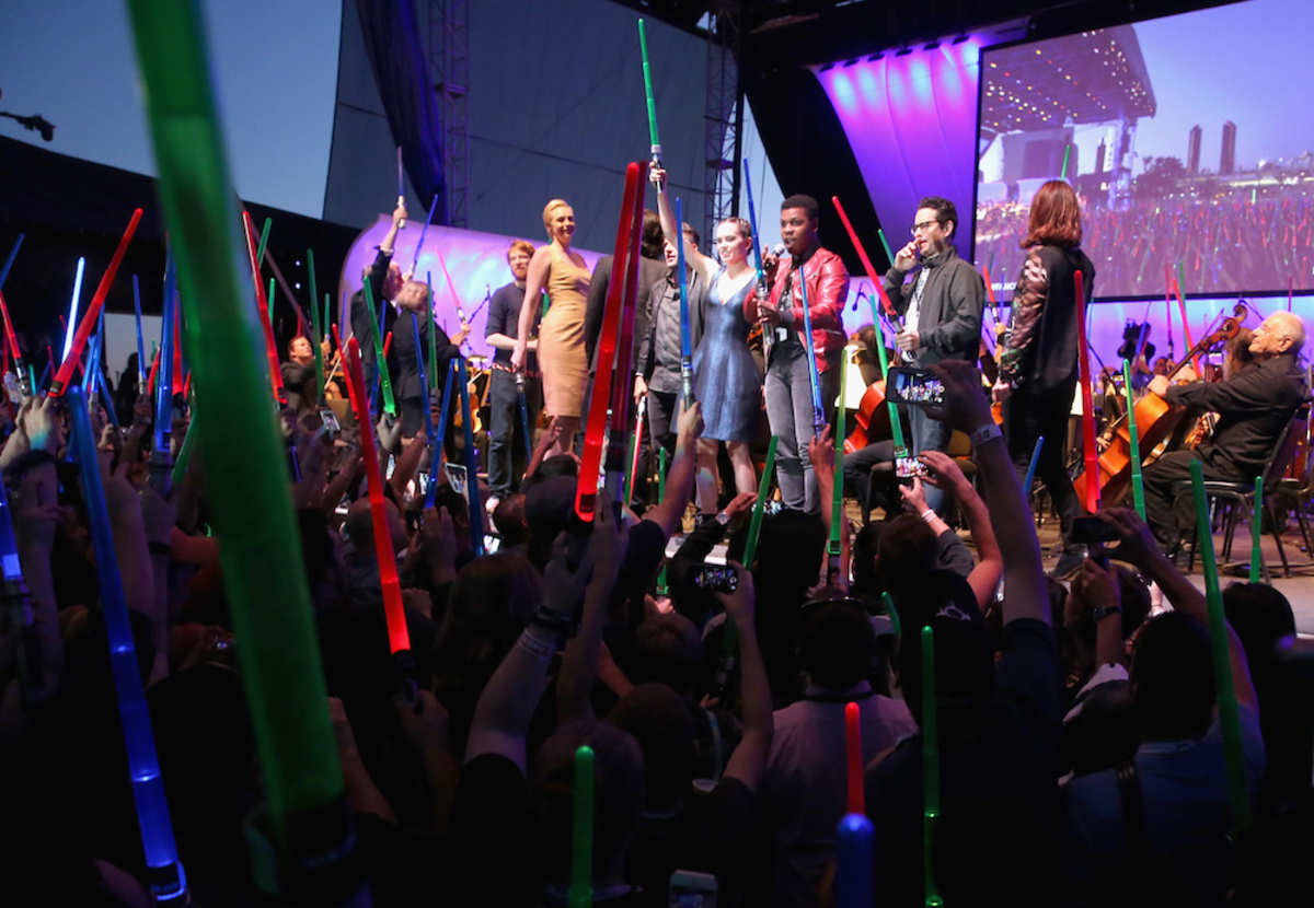 Large 23c1e30e65bd445713dad20d5886170d star wars comic con 2015 panel 13