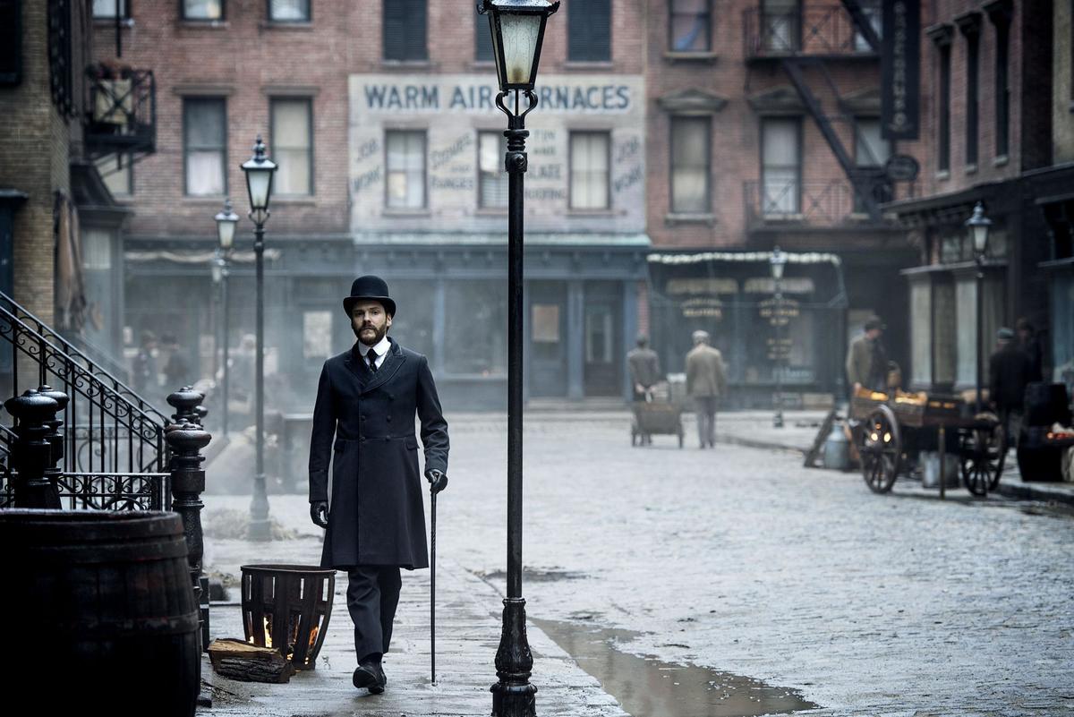 Large 2ffbdca78c268e25a6d43efd2ee21e21 alienist 202
