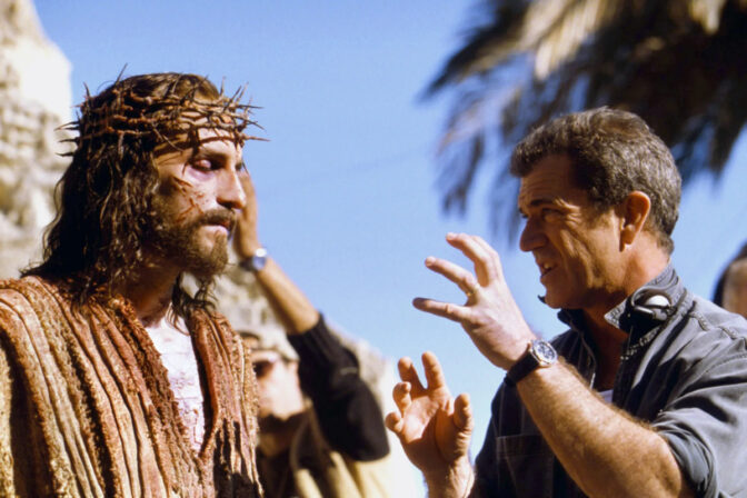 Jim Caviezel och Mel Gibson under inspelningen av "The Passion of the Christ". 