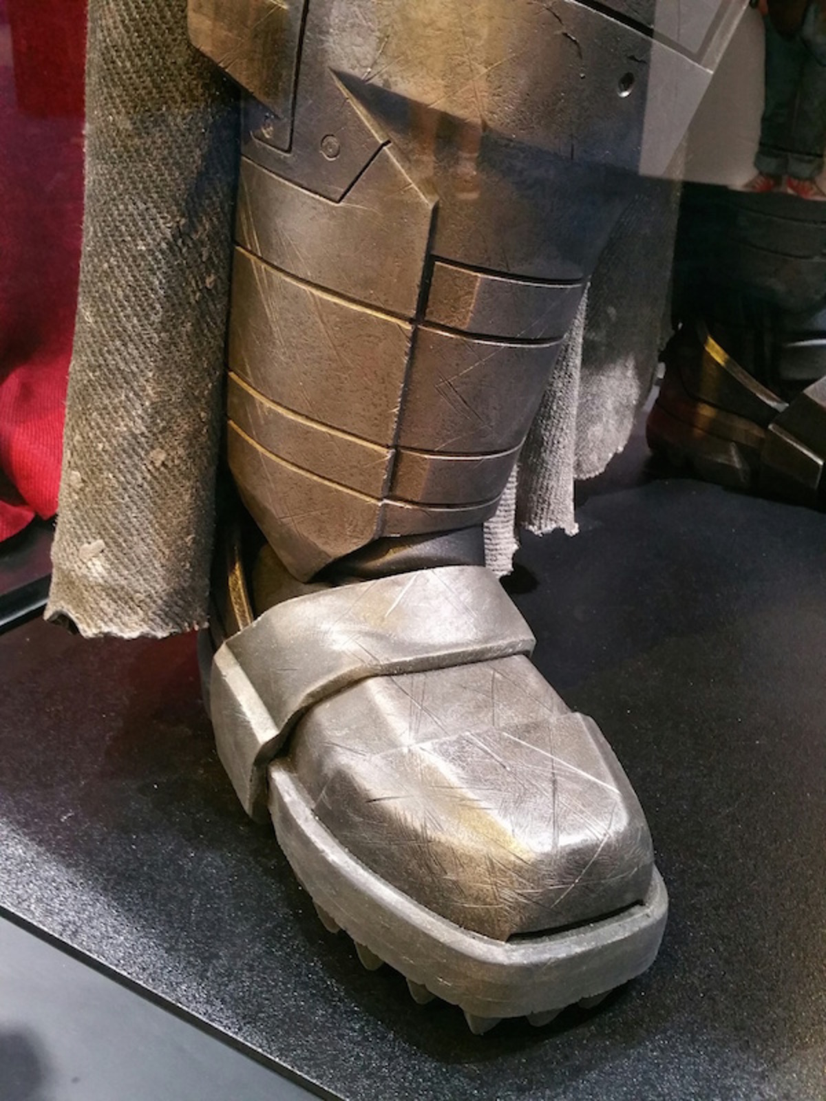 Large 69605bf1616db07eece2a37e656f9f8c batman v superman armor image comic con closeup