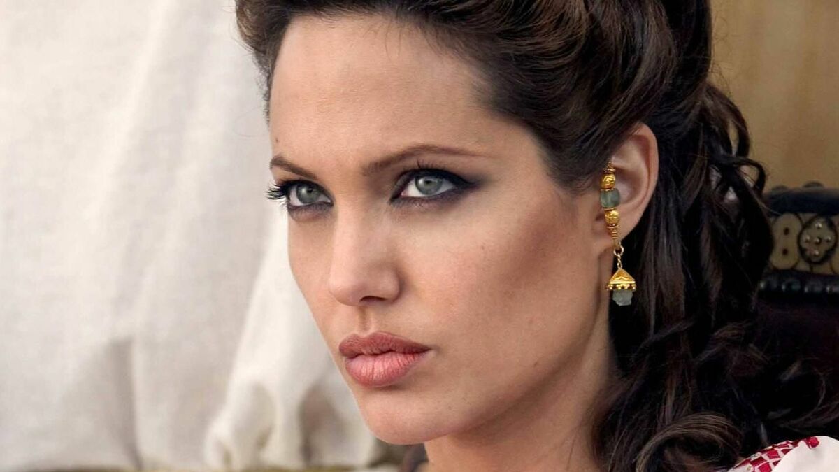 Large d2bb312373571c64ff2108e93eb2ff78 angelina jolie 3