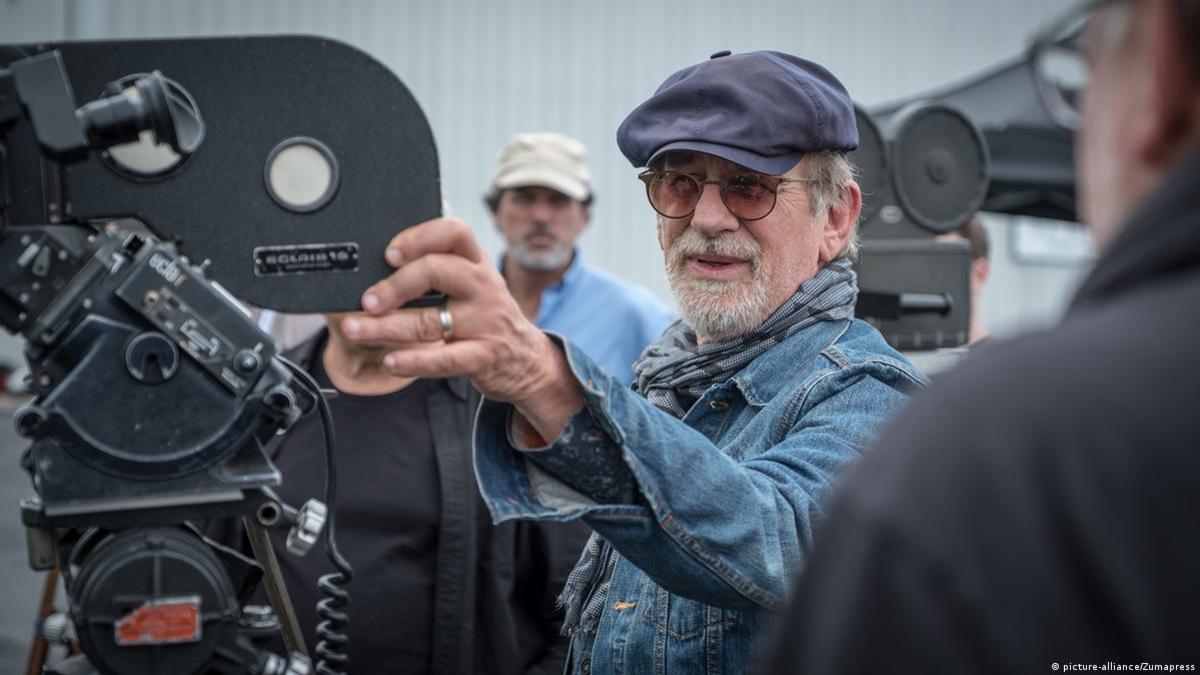 Large df9353f13e82f64fb4d96b8bb5d41f19 spielberg