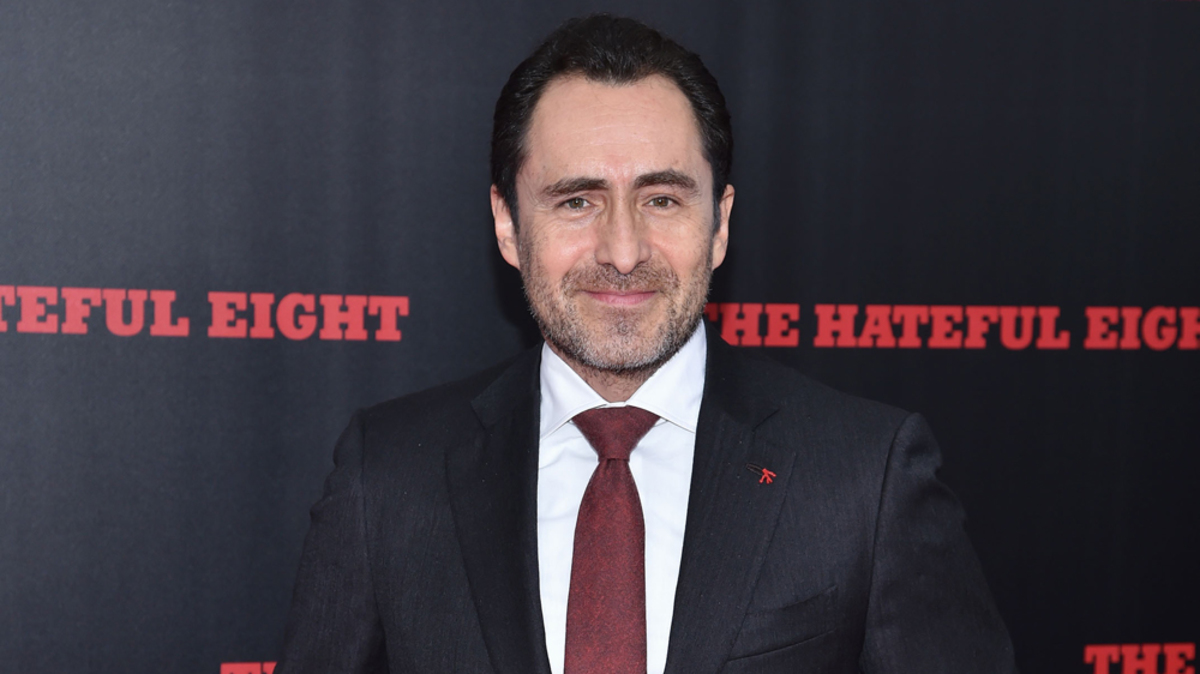 Large f5dc1db2cd1c103e3a743bb2cb33fba4 demian bichir alien covenant