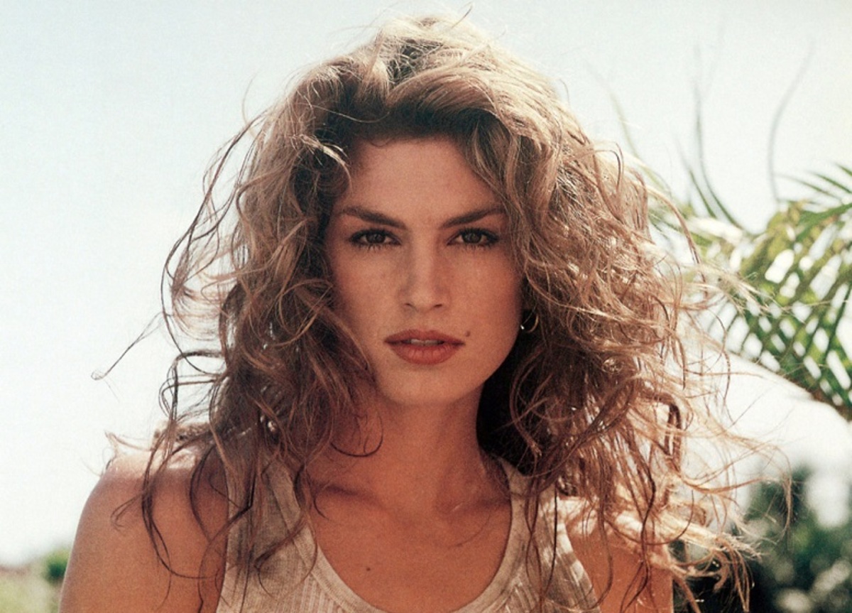 Large fc8cf1230c4616668607905d8988b42e 1035x745 cindycrawford 1800 1397141953