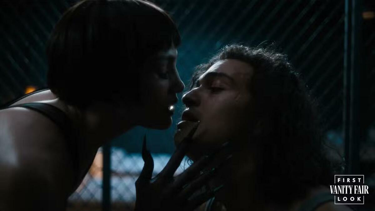 Large 2394c979f4b1b1bdaac50d4512724b28 jennifer lopez in a wig kissing a prisoner in kiss of the spider woman