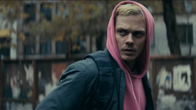 Bill Skarsgård i "Locked"