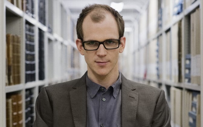 Gustaf Skarsgård är "Bibliotekstjuven".