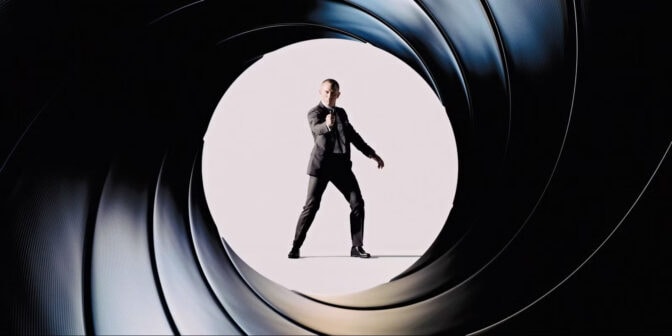 Den ikoniska James Bond-öppningen har inte synts på film sedan 2021.