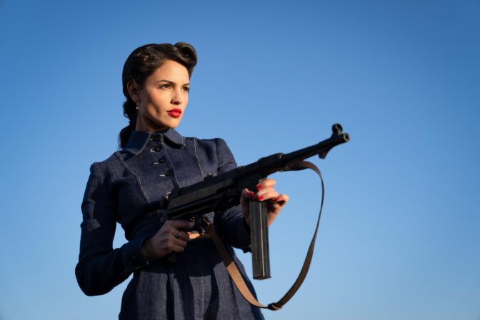 Är Eiza Gonzalez för snygg för historiska filmer?