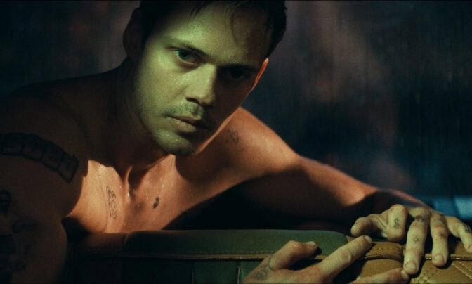 Bill Skarsgård i ”Locked”.