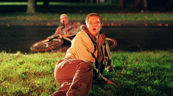Devon Sawa som Alex Browning i den första "Final Destination" som kom ut för 25 år sedan.