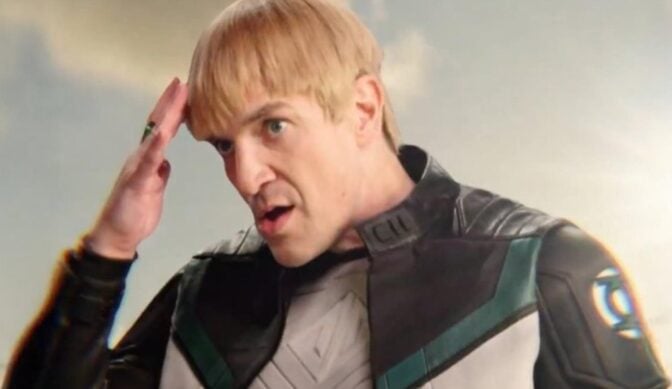 Nathan Fillion som Guy Gardner i ett PR-klipp inför "Superman".