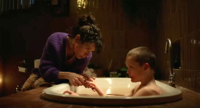 Sally Hawkins spelar huvudrollen i en övernaturlig rysare.