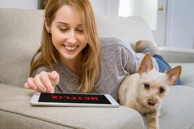 84 procent av Gen Z-arbetare säger att de streamar tv-serier och filmer medan de jobbar hemifrån.